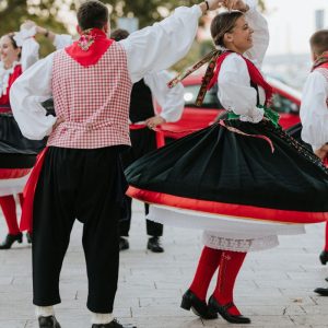 Povorka koja je otvorila Porto Etno