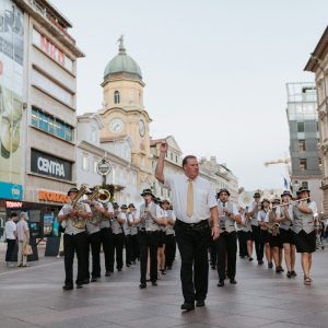 Povorka koja je otvorila Porto Etno
