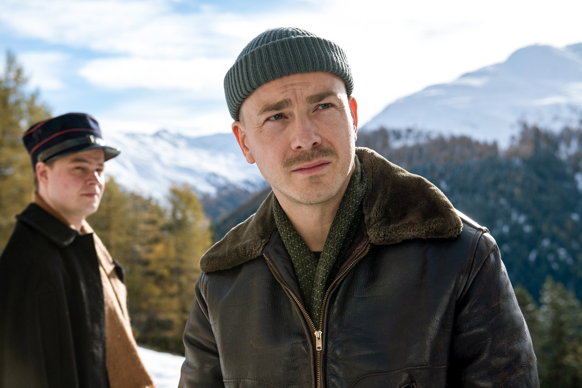 James Larkin White (Albrecht Schuch) oder doch Anatol Stiller?