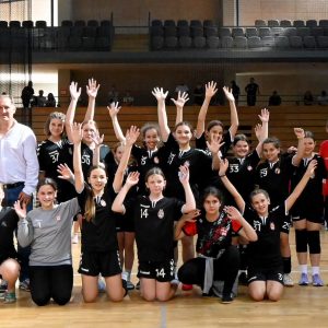 U12 djevojke ZRK ZAMET; trenerica Kristina Plahinek - treće mjesto